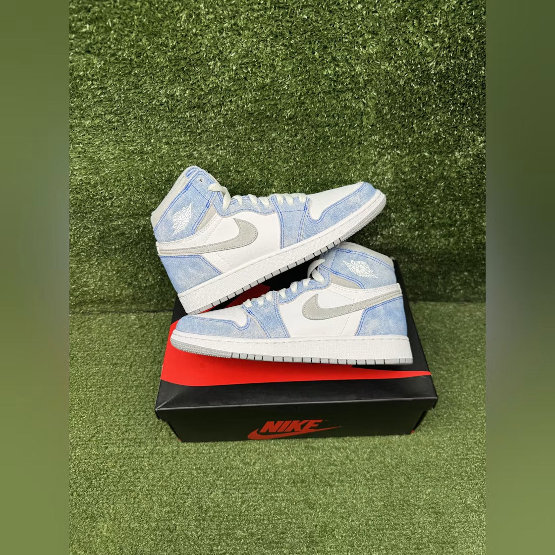 Used - Air Jordan 1 Retro High Hyper Royal Smoke Grey (GS) - US 6Y - detail 1