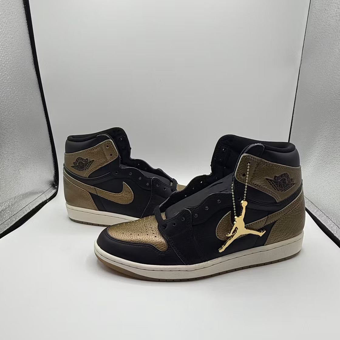 Air Jordan 1 Retro High OG Black Metallic Gold - US M 9.5 - New - Other - detail 1