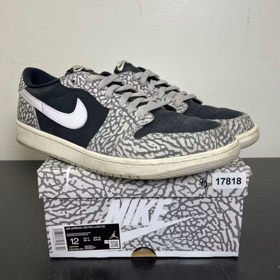 Used - Air Jordan 1 Retro Low OG Black Cement - US M 12 - detail 1