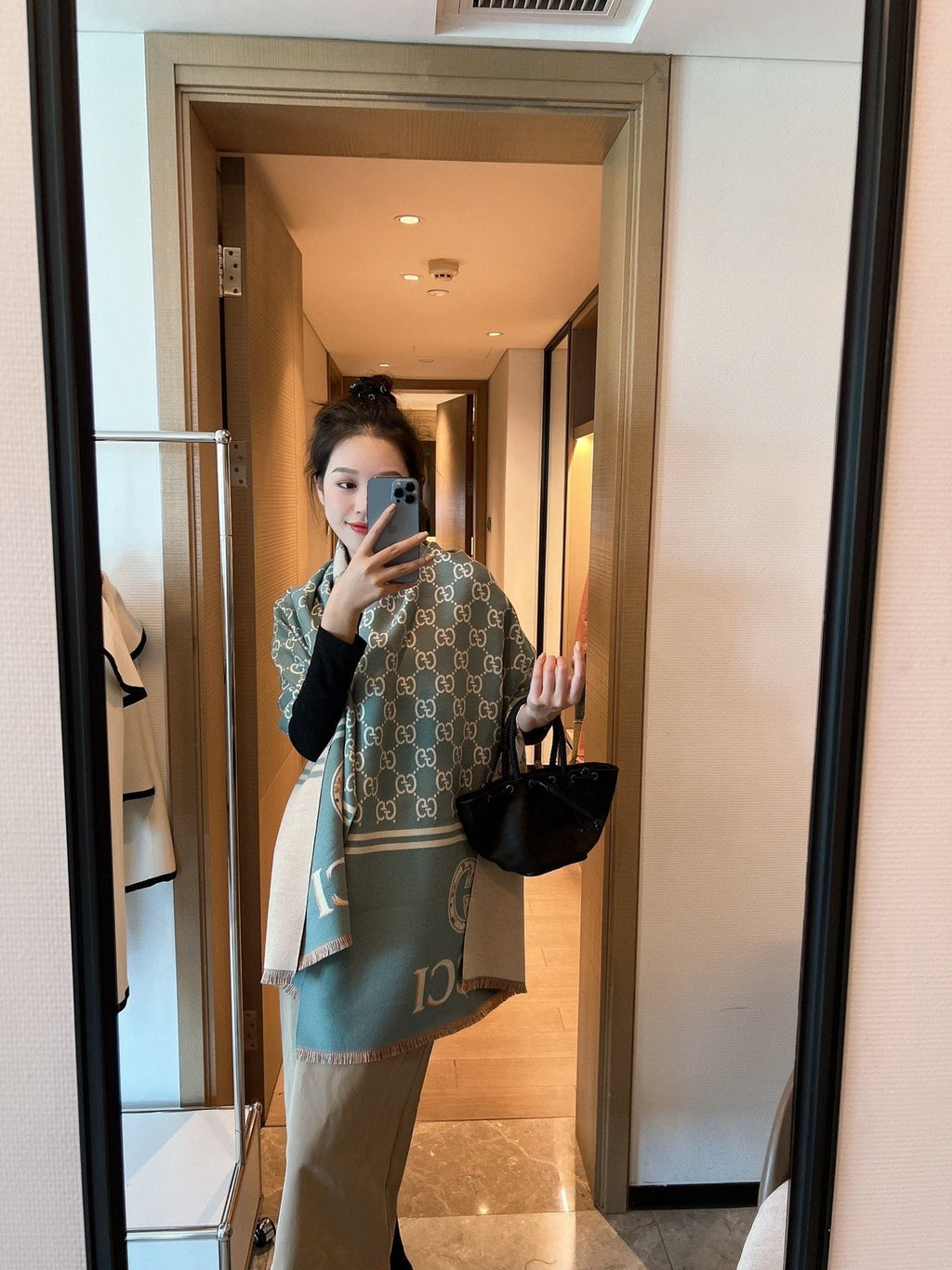 Gucci Patterned Woven Scarf — model